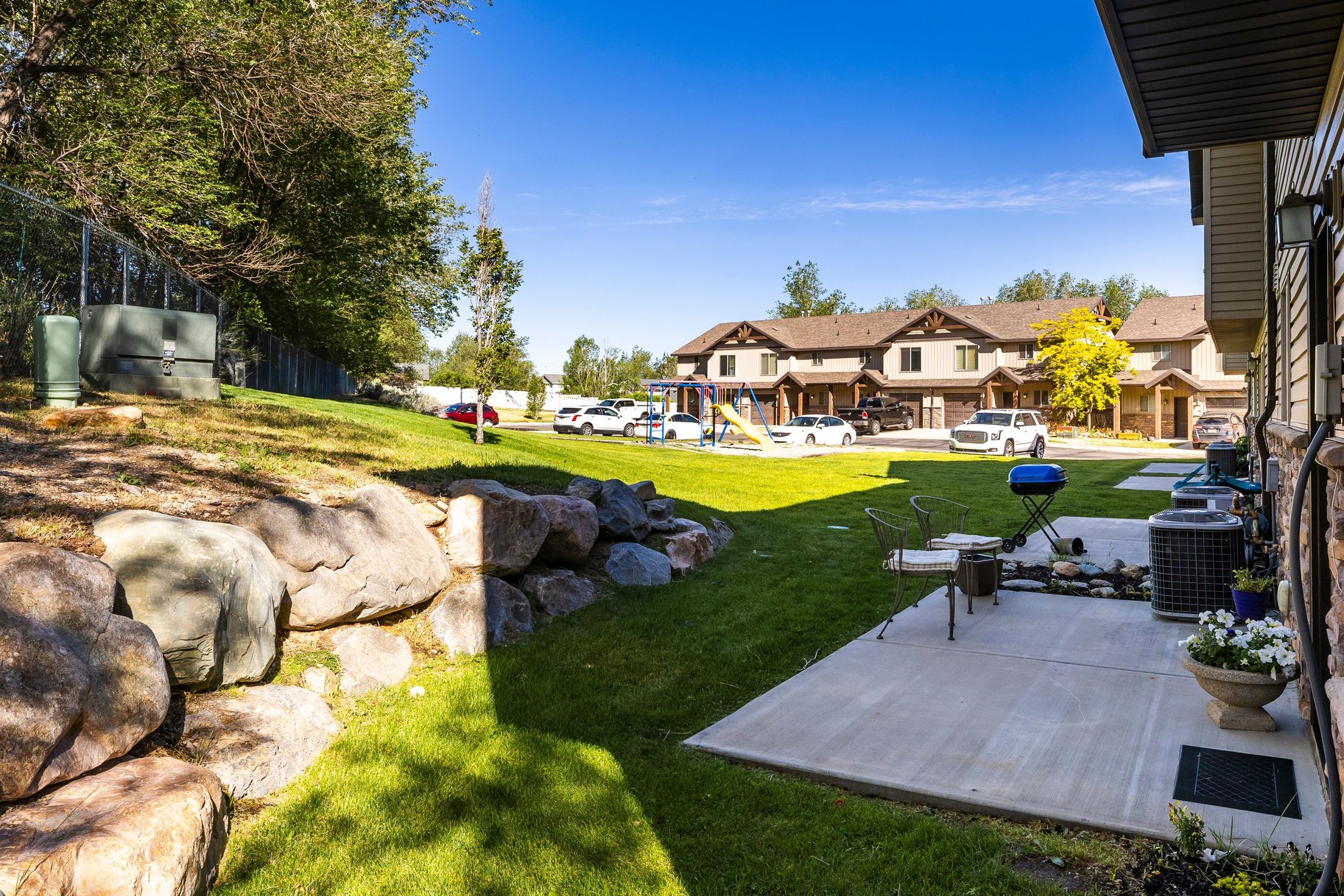  Private End-Unit Townhome with Breathtaking Mountain Views - 物件實景