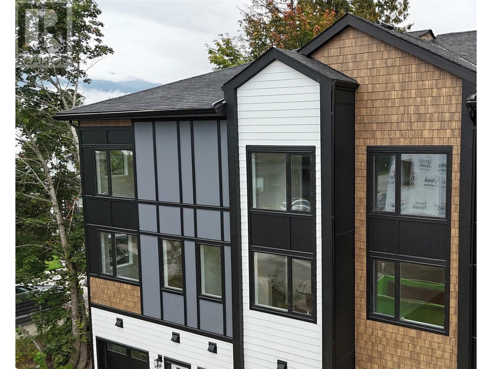 REVELSTOKE, British Columbia, V0E 2S0, CA, 3 Bedrooms Bedrooms, ,3 BathroomsBathrooms,Residential,For Sale,1839085