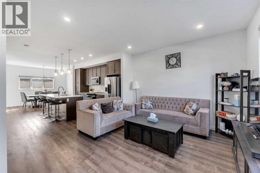 CALGARY, Alberta, T2X 4R1, CA, 3 Bedrooms Bedrooms, ,2 BathroomsBathrooms,Residential,For Sale,1949182