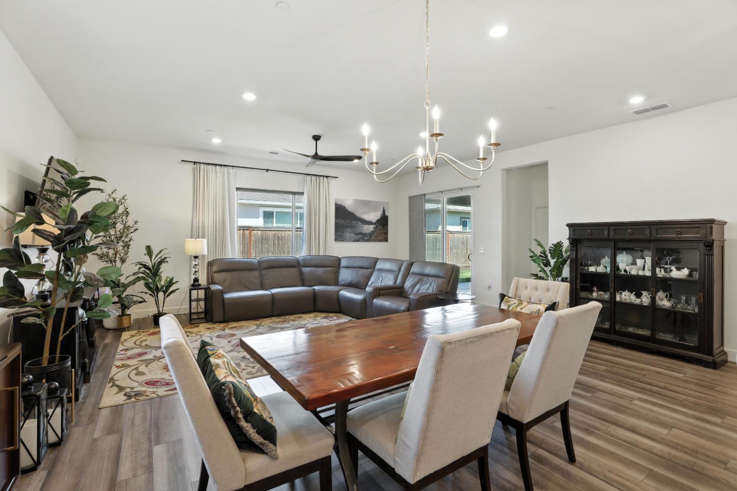 Sacramento, California, 95835, United States, 4 Bedrooms Bedrooms, ,3 BathroomsBathrooms,Residential,For Sale,1890575