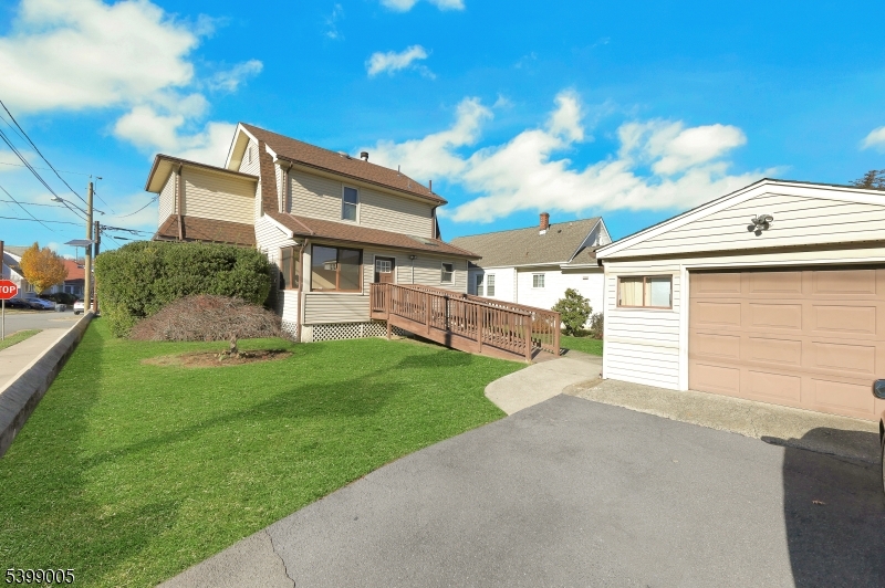 Totowa Boro, New Jersey, 07512, United States, 3 Bedrooms Bedrooms, ,1 BathroomBathrooms,Residential,For Sale,1999584