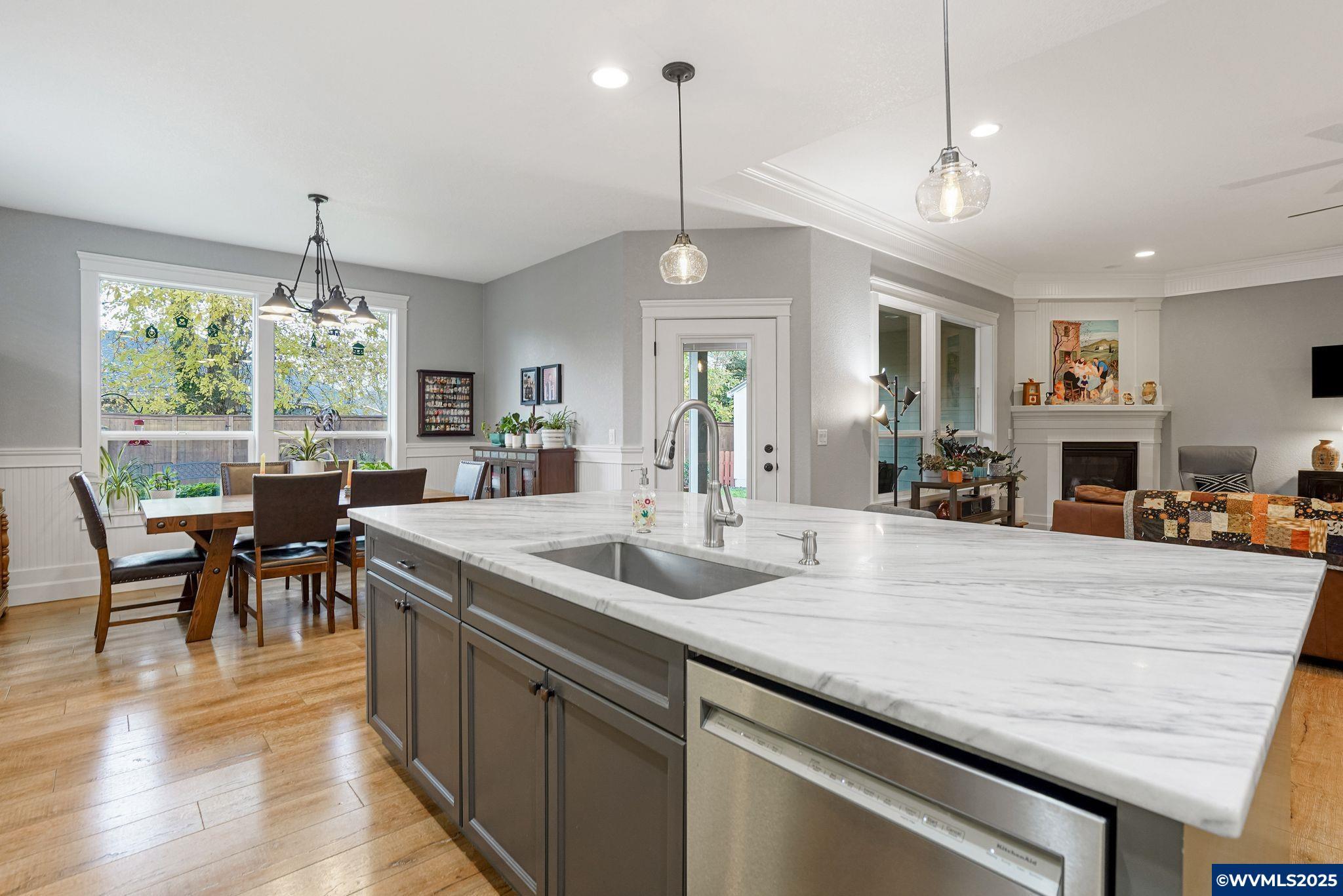 Dallas, Oregon, 97338, United States, 4 Bedrooms Bedrooms, ,2 BathroomsBathrooms,Residential,For Sale,1991904