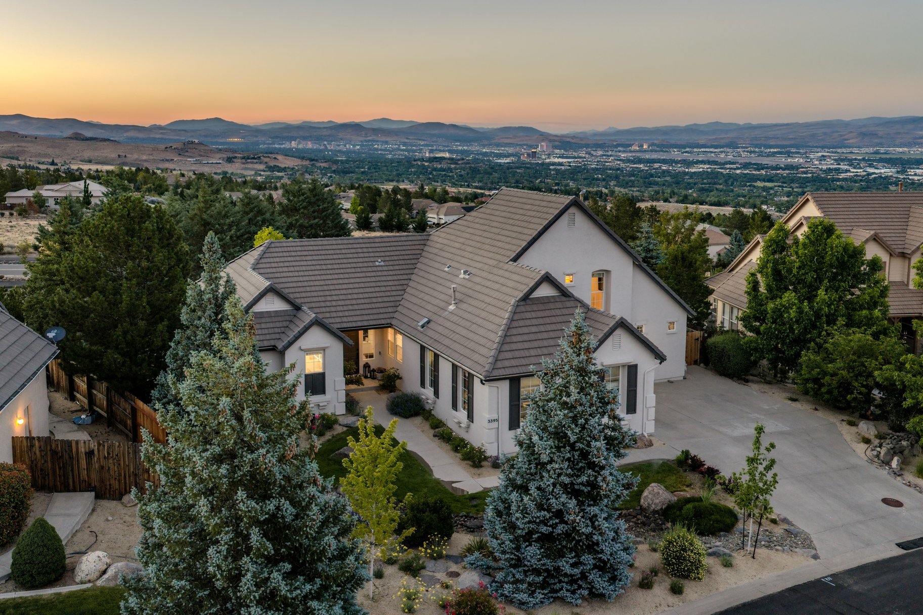  Gorgeous, Fully Updated Arrowcreek Home with Stunning Views - 物件實景