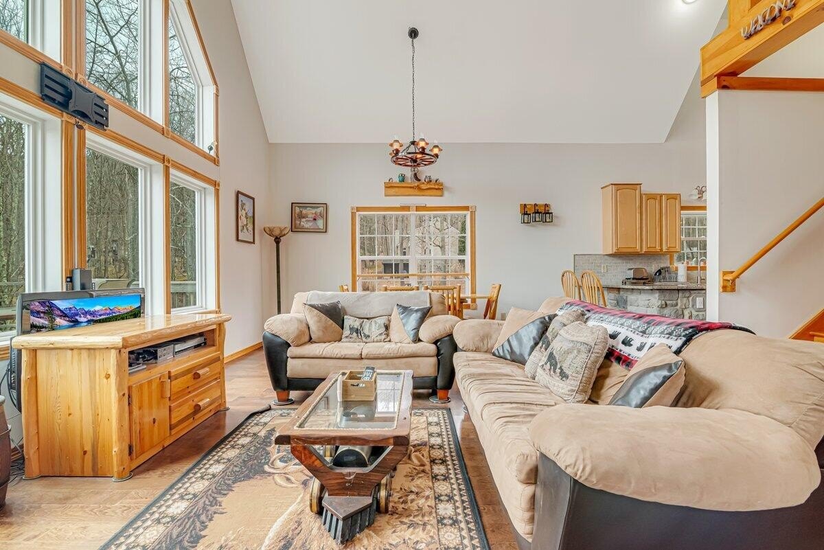 Hazleton, Pennsylvania, 18202, United States, 4 Bedrooms Bedrooms, ,3 BathroomsBathrooms,Residential,For Sale,1754491