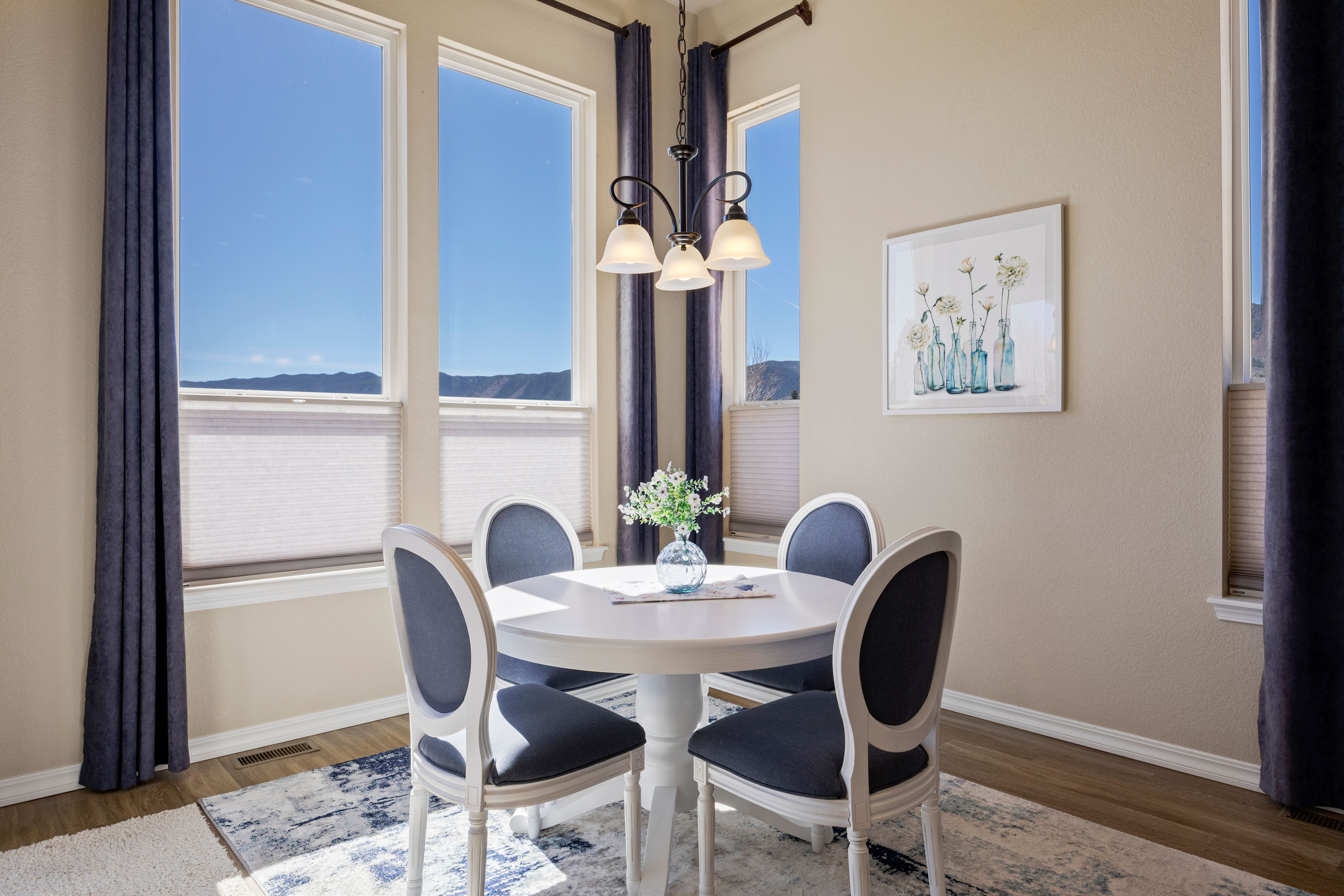  Open, Spacious, Upgraded, Walkout Rancher is Meticulous and with Views - 物件實景