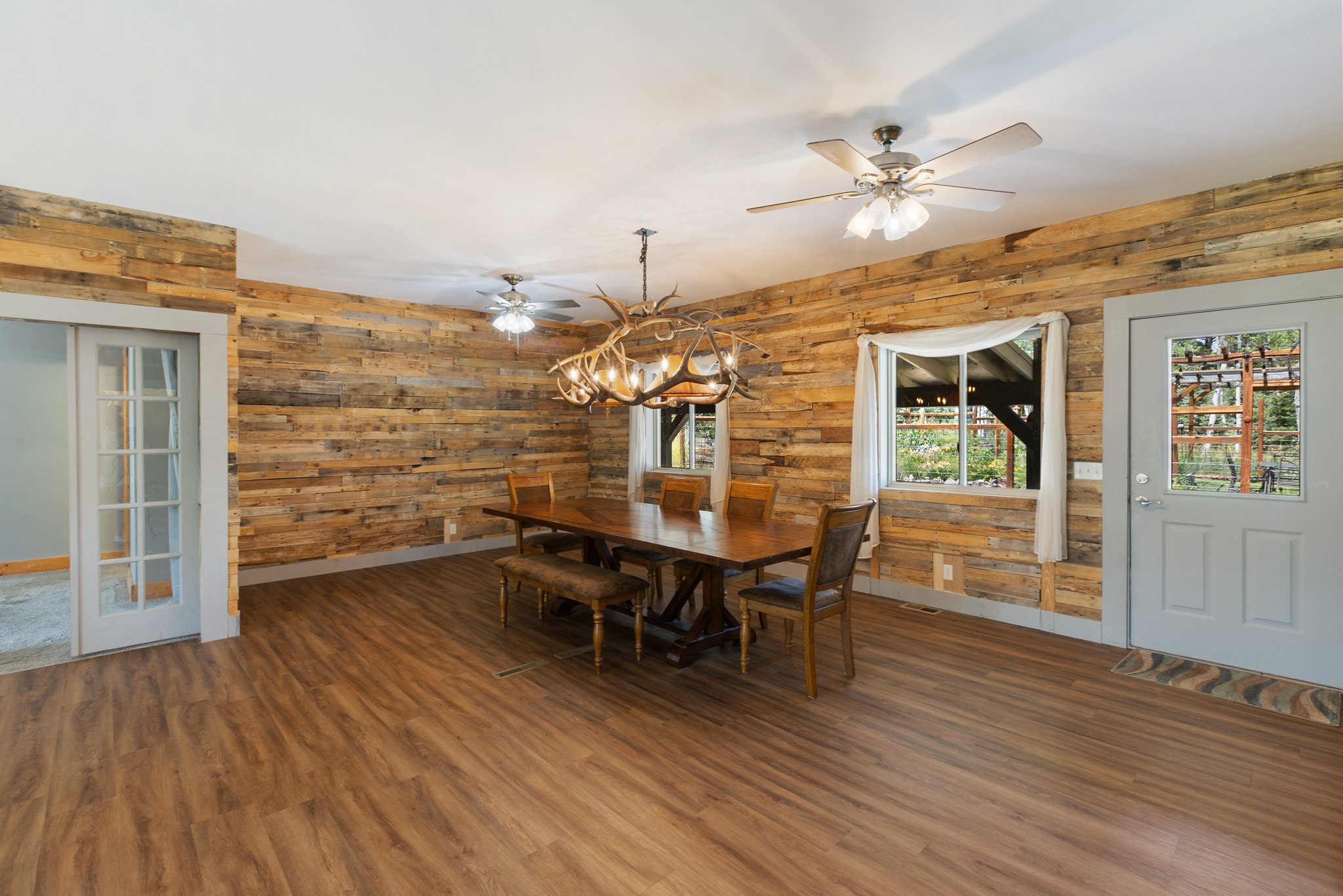 Divide, Colorado, 80814, United States, 3 Bedrooms Bedrooms, ,2 BathroomsBathrooms,Residential,For Sale,1918151