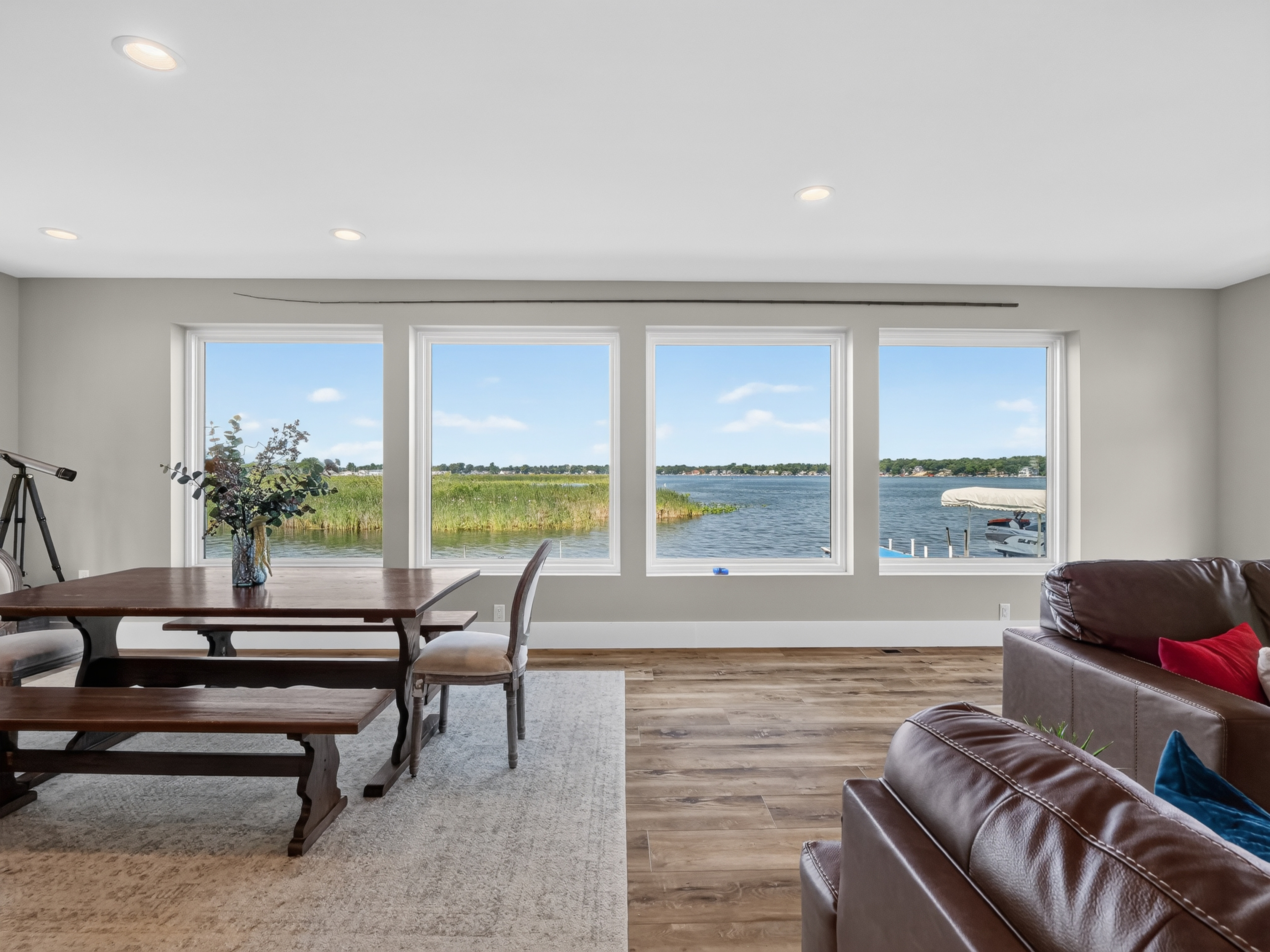  Exceptional Waterfront Home with Panoramic Lake Views - 物件實景