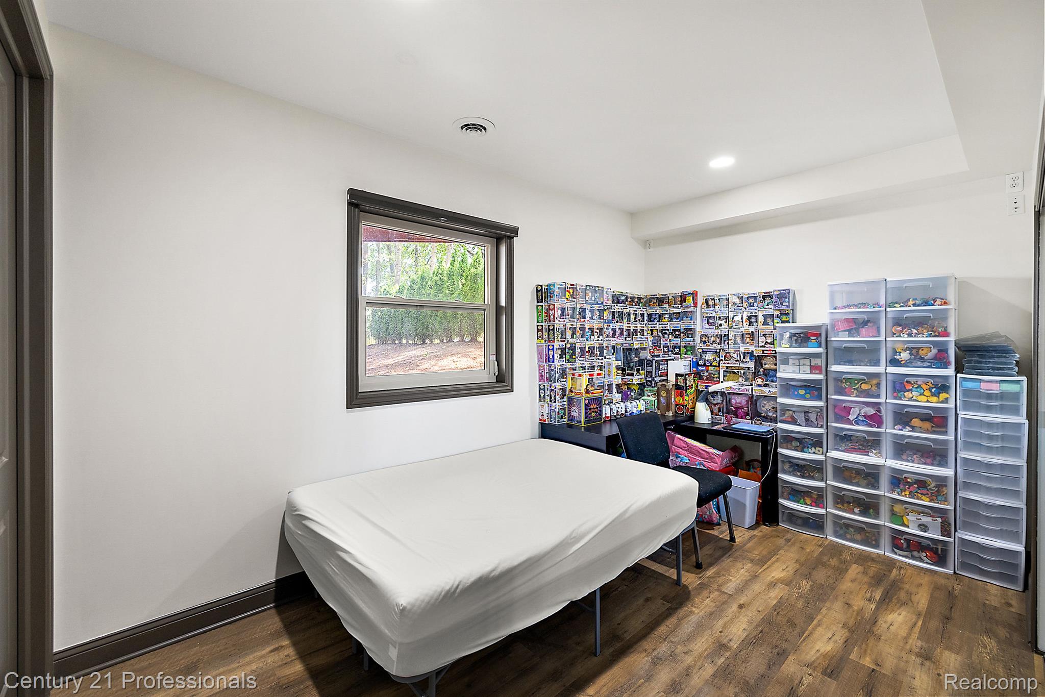 Davisburg, Michigan, 48350, United States, 5 Bedrooms Bedrooms, ,4 BathroomsBathrooms,Residential,For Sale,1978362