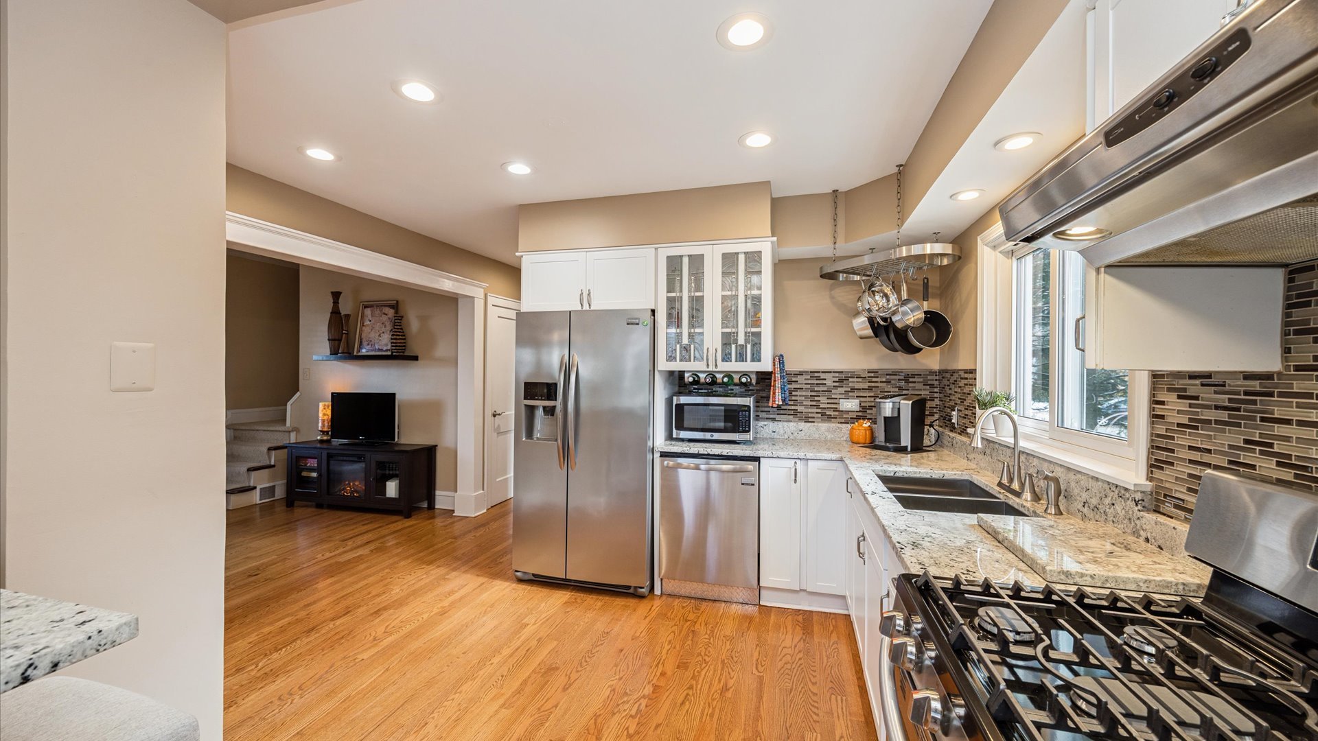 La Grange, Illinois, 60525, United States, 3 Bedrooms Bedrooms, ,3 BathroomsBathrooms,Residential,For Sale,1991059