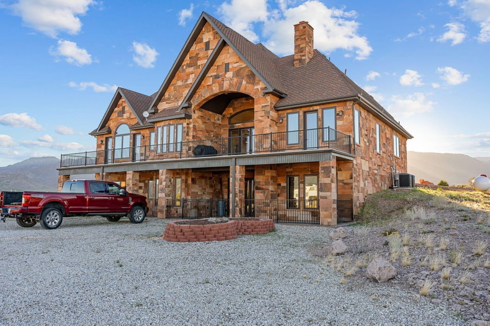 New Harmony, Utah, 84757, United States, 5 Bedrooms Bedrooms, ,6 BathroomsBathrooms,Residential,For Sale,2000791