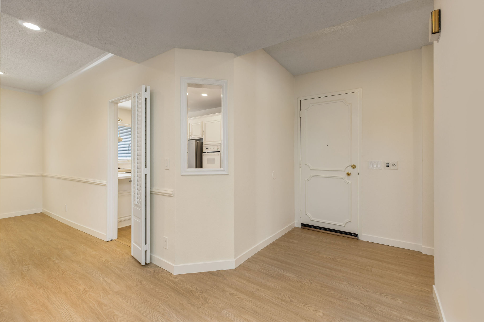  5216 Yarmouth #105 - 物件實景