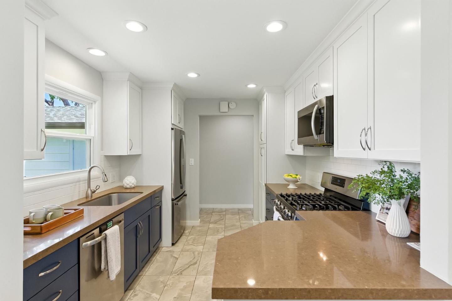 Redwood City, California, 94063, United States, 2 Bedrooms Bedrooms, ,1 BathroomBathrooms,Residential,For Sale,1885449