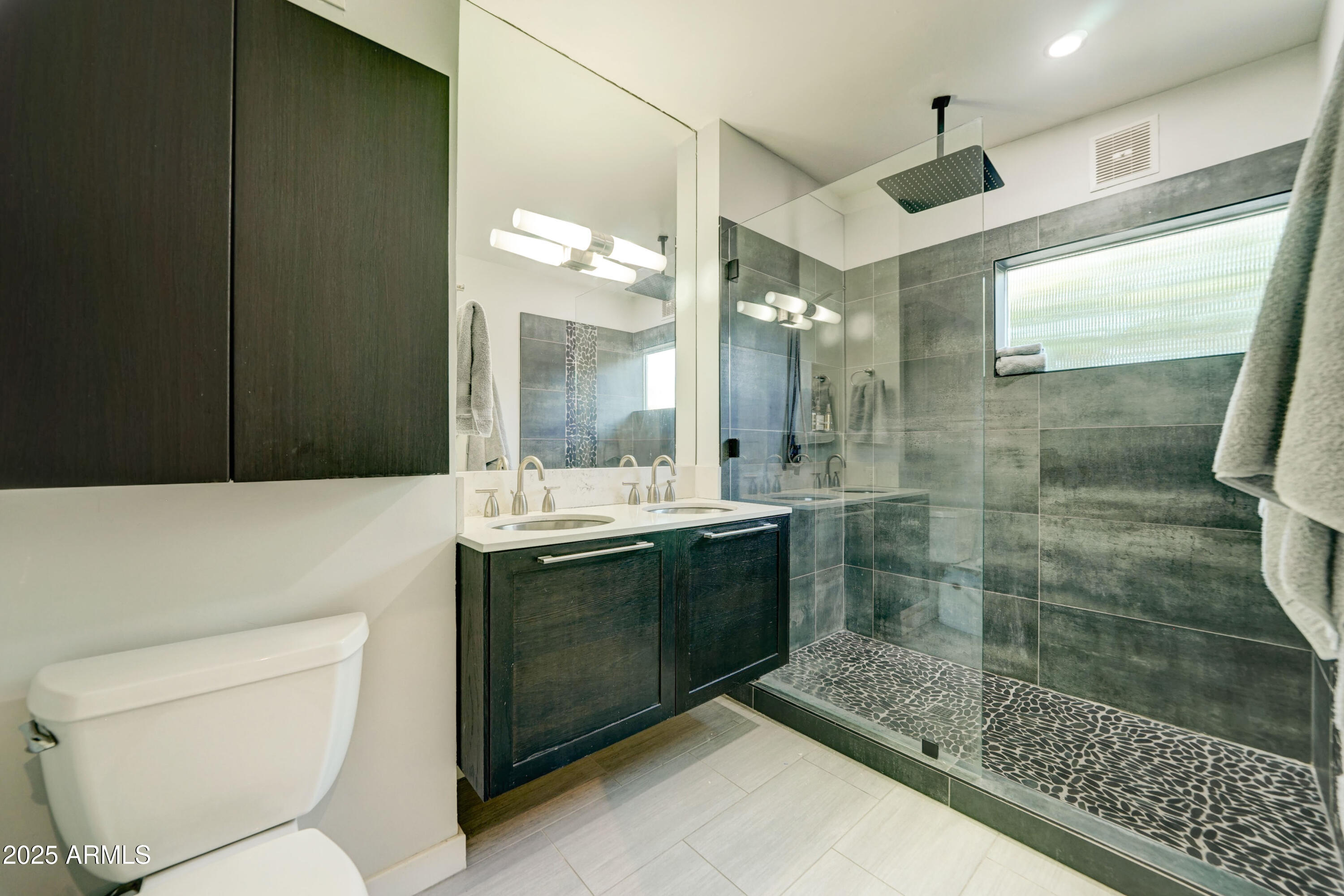 Phoenix, Arizona, 85028, United States, 4 Bedrooms Bedrooms, ,3 BathroomsBathrooms,Residential,For Sale,1989042