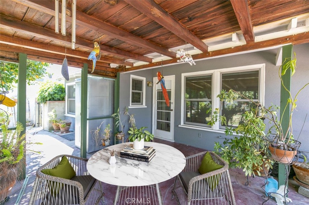 Van Nuys, California, 91405, United States, 2 Bedrooms Bedrooms, ,2 BathroomsBathrooms,Residential,For Sale,1941030