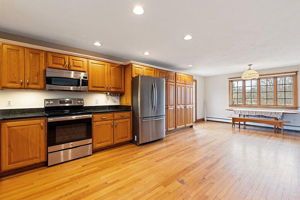 China, Maine, 04358, United States, 6 Bedrooms Bedrooms, ,3 BathroomsBathrooms,Residential,For Sale,1898689