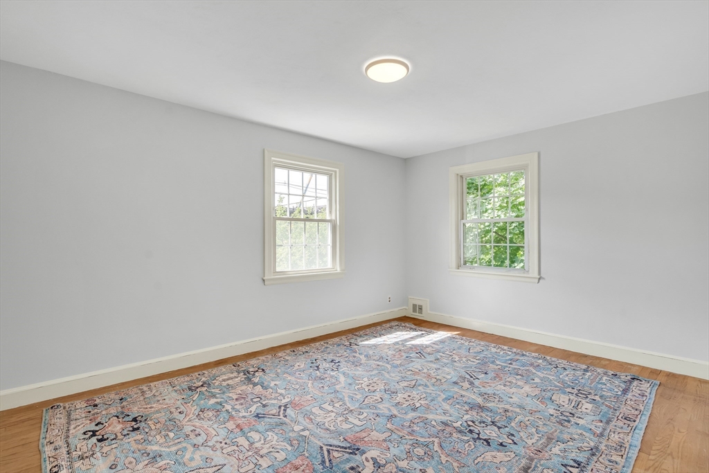 Newton, Massachusetts, 02461, United States, 3 Bedrooms Bedrooms, ,2 BathroomsBathrooms,Residential,For Sale,1940775