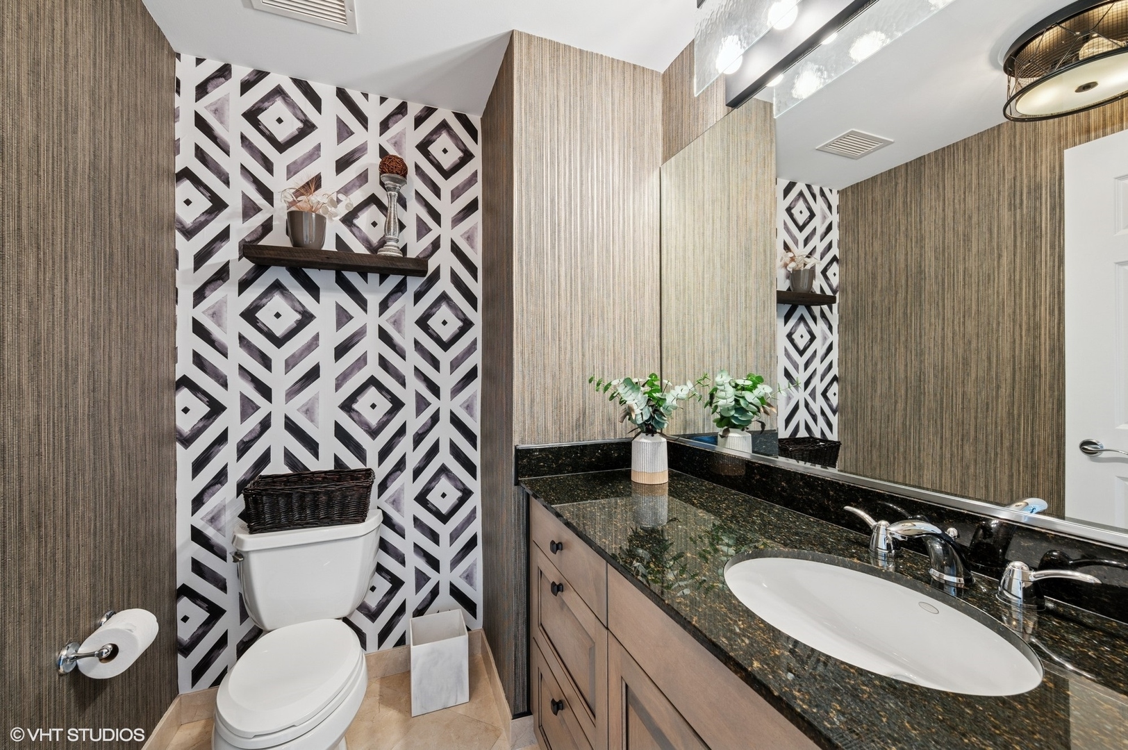 Chicago, Illinois, 60611, United States, 2 Bedrooms Bedrooms, ,3 BathroomsBathrooms,Residential,For Sale,1901320