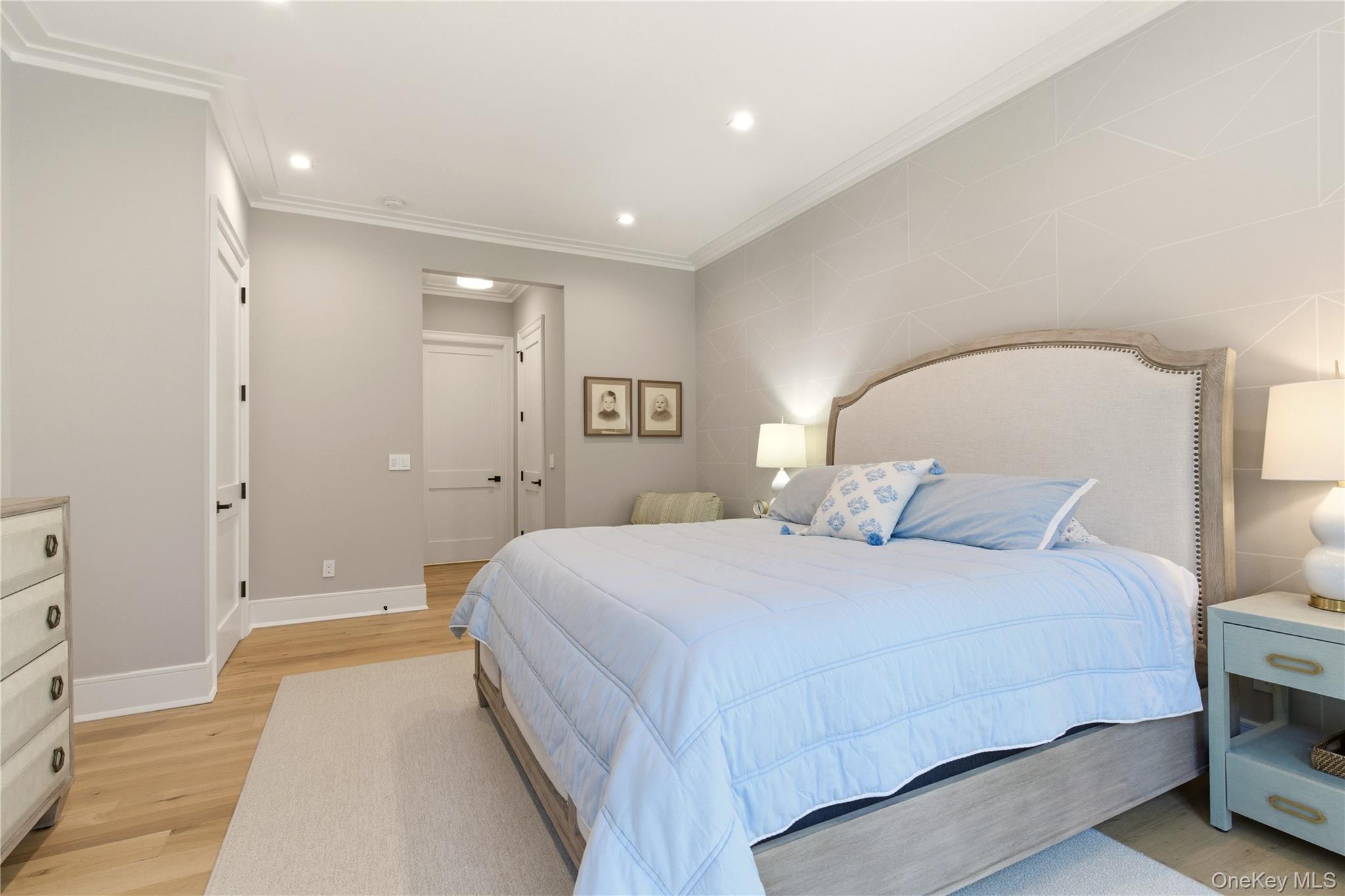  102 Three Ponds Lane E, Woodbury, NY, 11797 - 物件實景