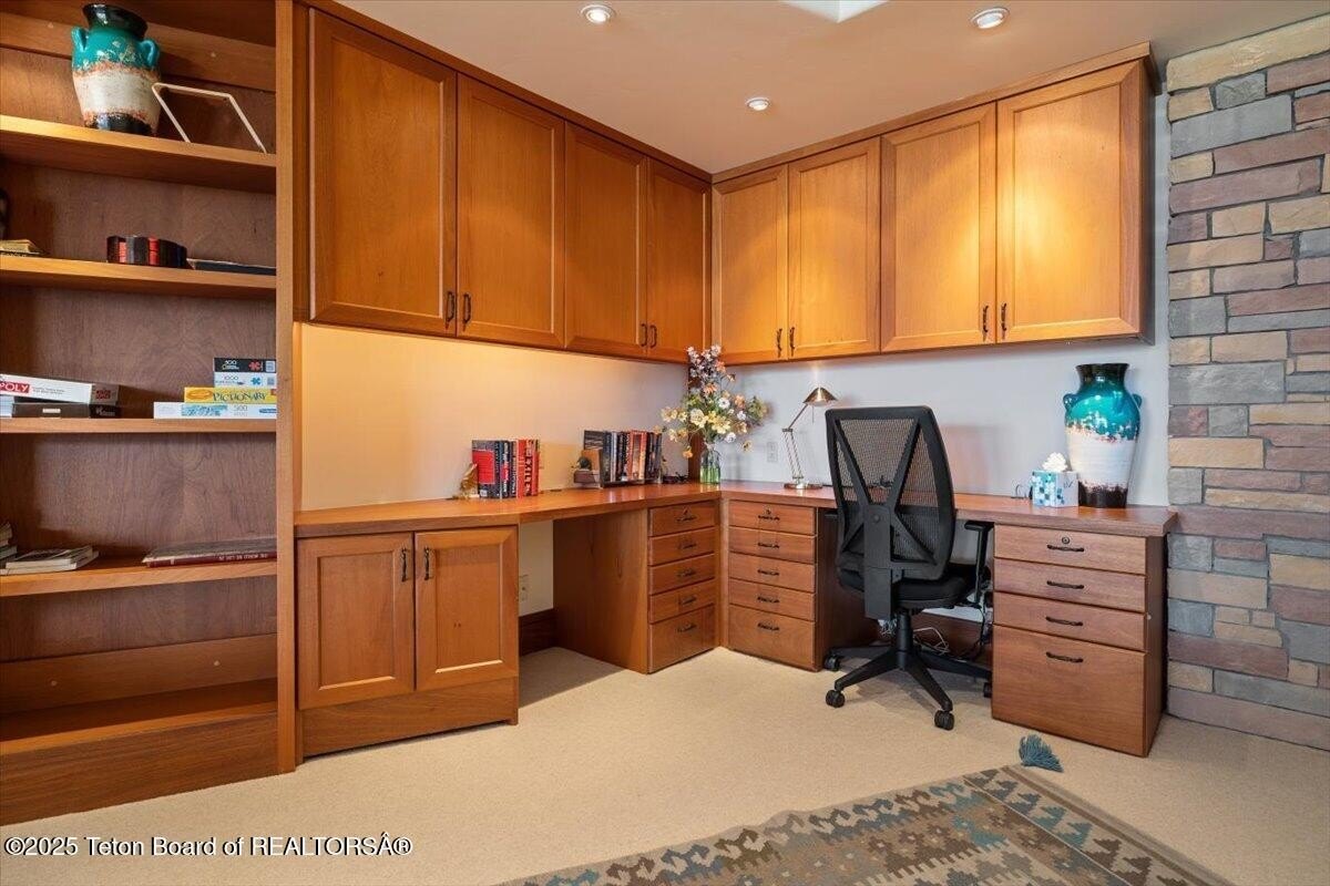 Jackson, Wyoming, 83001, United States, 4 Bedrooms Bedrooms, ,5 BathroomsBathrooms,Residential,For Sale,1979061