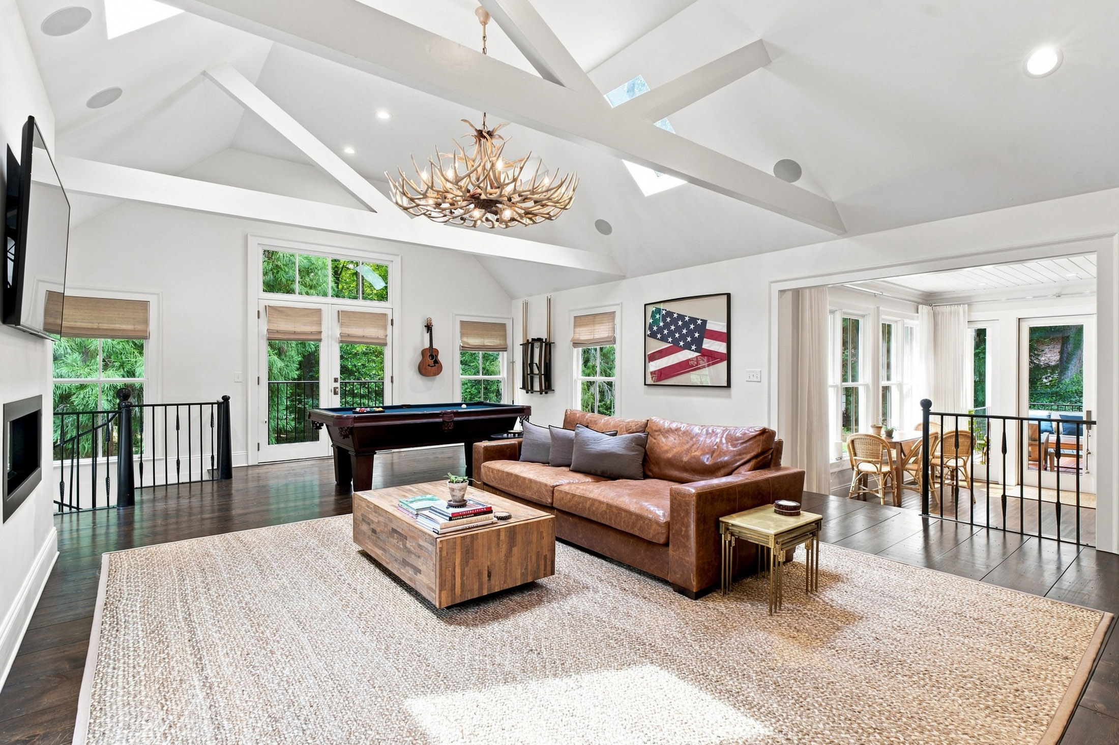  Thoughtfully Designed and Renovated Home in Londonberry Estates - 物件實景