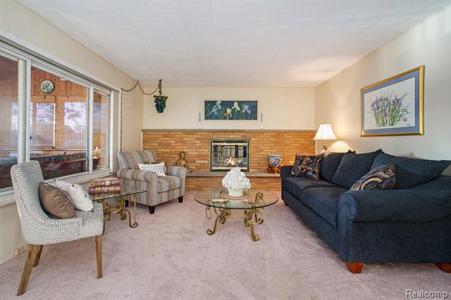 Putnam Twp, Michigan, 48169, United States, 3 Bedrooms Bedrooms, ,2 BathroomsBathrooms,Residential,For Sale,1981909