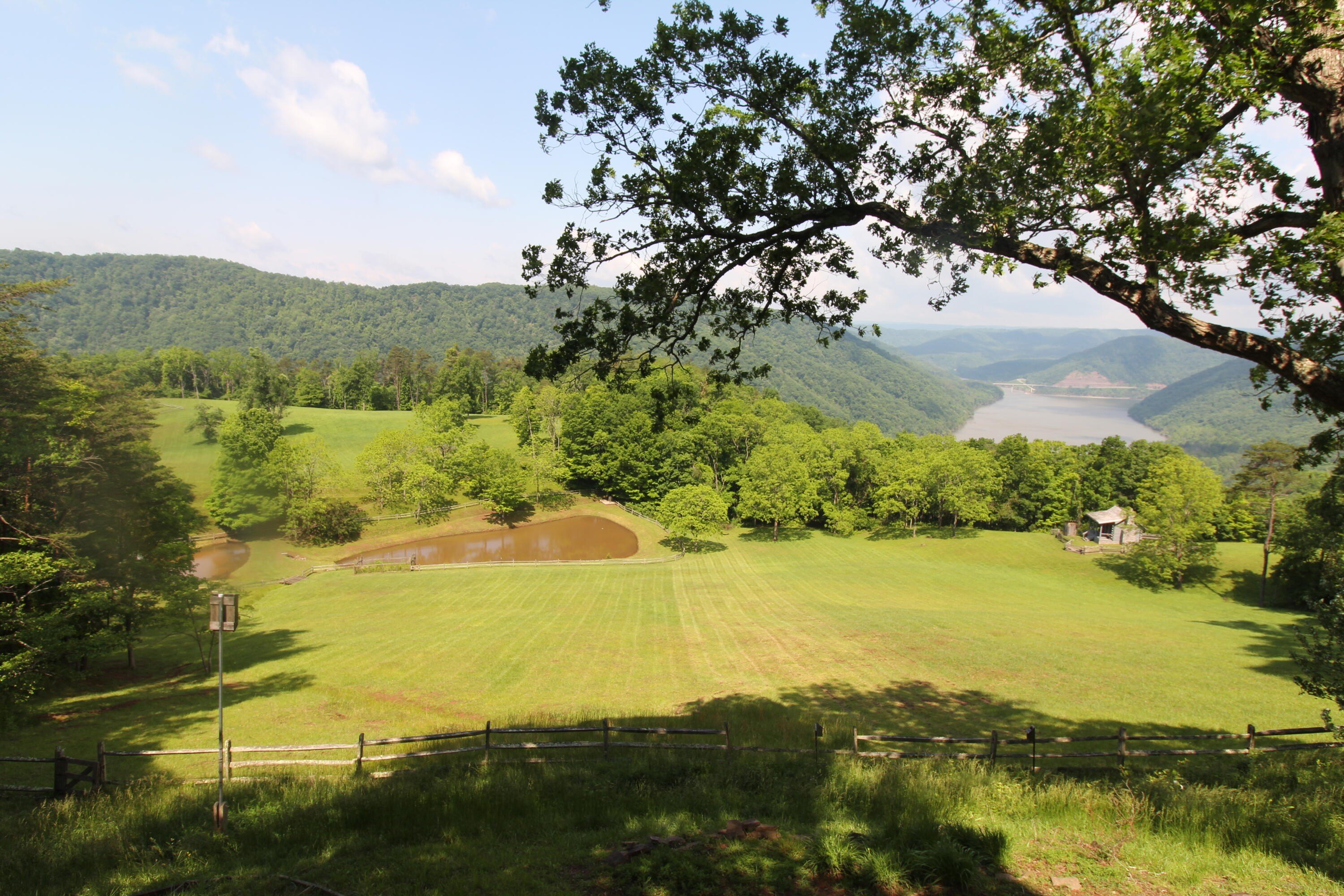Hinton, West Virginia, 25951, United States, 3 Bedrooms Bedrooms, ,2 BathroomsBathrooms,Residential,For Sale,1847194