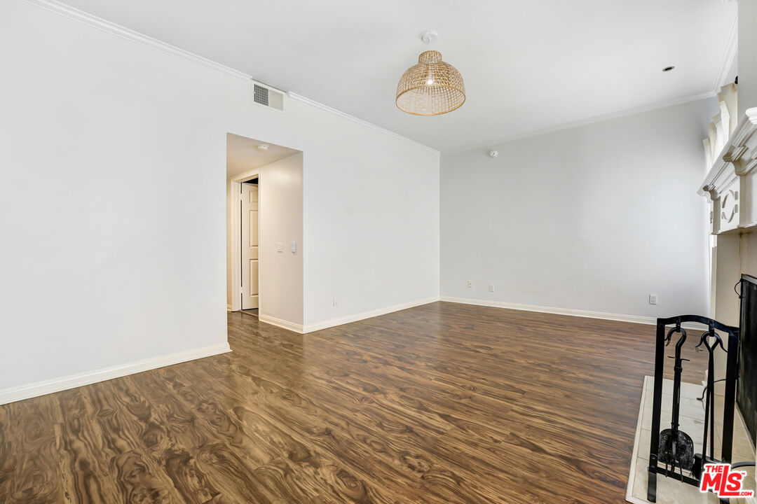 Sherman Oaks, California, 91403, United States, 2 Bedrooms Bedrooms, ,3 BathroomsBathrooms,Residential,For Sale,1900859