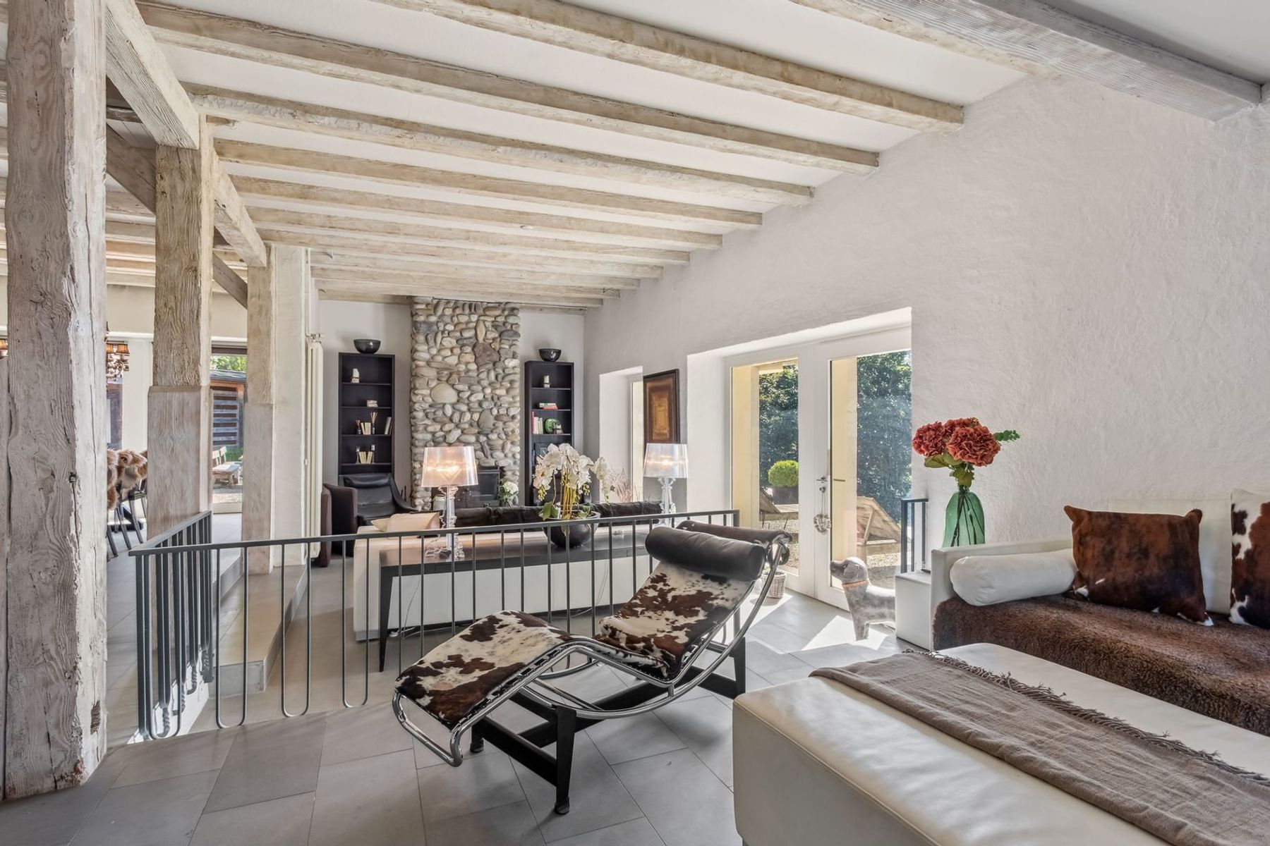  Exceptional renovated property with large garden and lake view - 物件實景