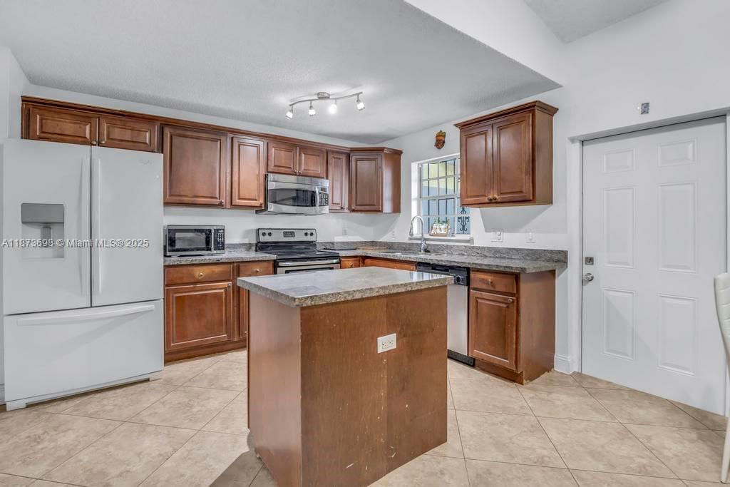 Homestead, Florida, 33032, United States, 5 Bedrooms Bedrooms, ,3 BathroomsBathrooms,Residential,For Sale,1941894