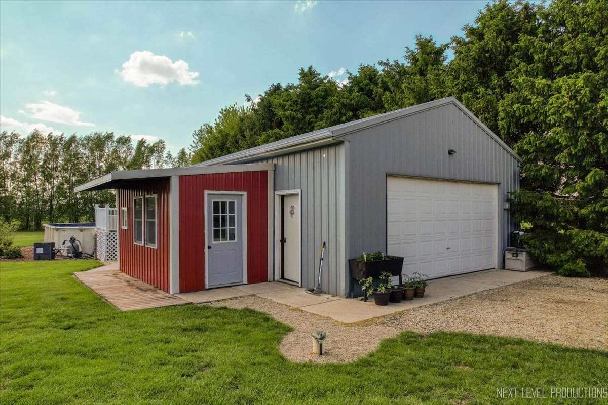 Leland, Illinois, 60531, United States, 3 Bedrooms Bedrooms, ,3 BathroomsBathrooms,Residential,For Sale,1980976