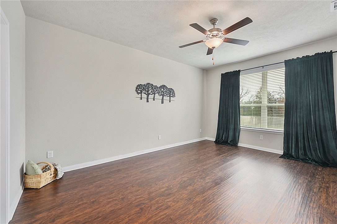 College Station, Texas, 77845, United States, 5 Bedrooms Bedrooms, ,4 BathroomsBathrooms,Residential,For Sale,1778847
