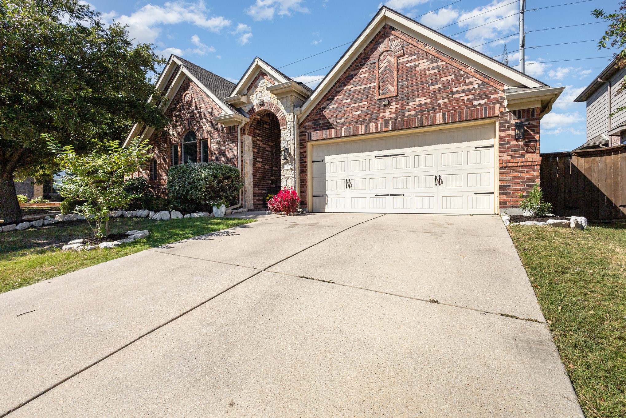 Roanoke, Texas, 76262, United States, 4 Bedrooms Bedrooms, ,3 BathroomsBathrooms,Residential,For Sale,1963102