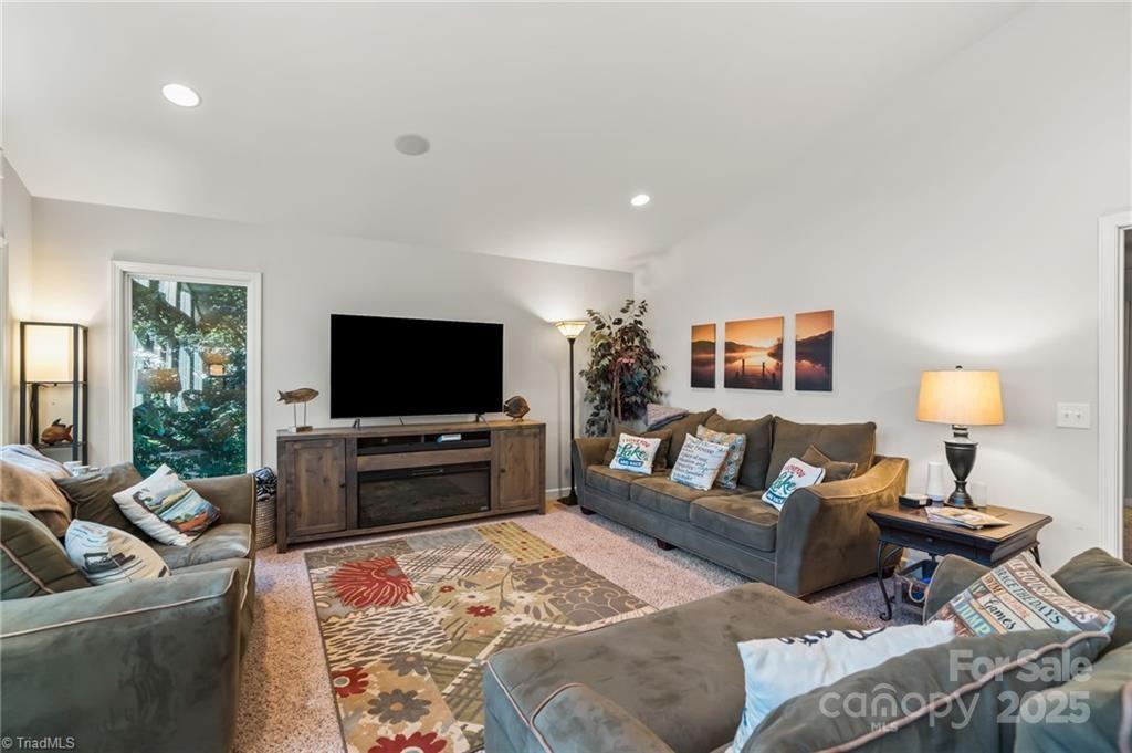 New London, North Carolina, 28127, United States, 3 Bedrooms Bedrooms, ,2 BathroomsBathrooms,Residential,For Sale,1827846