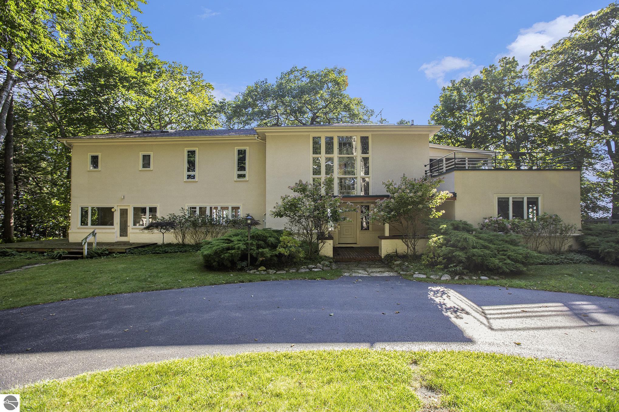 Frankfort, Michigan, 49635-9746, United States, 7 Bedrooms Bedrooms, ,5 BathroomsBathrooms,Residential,For Sale,1975140