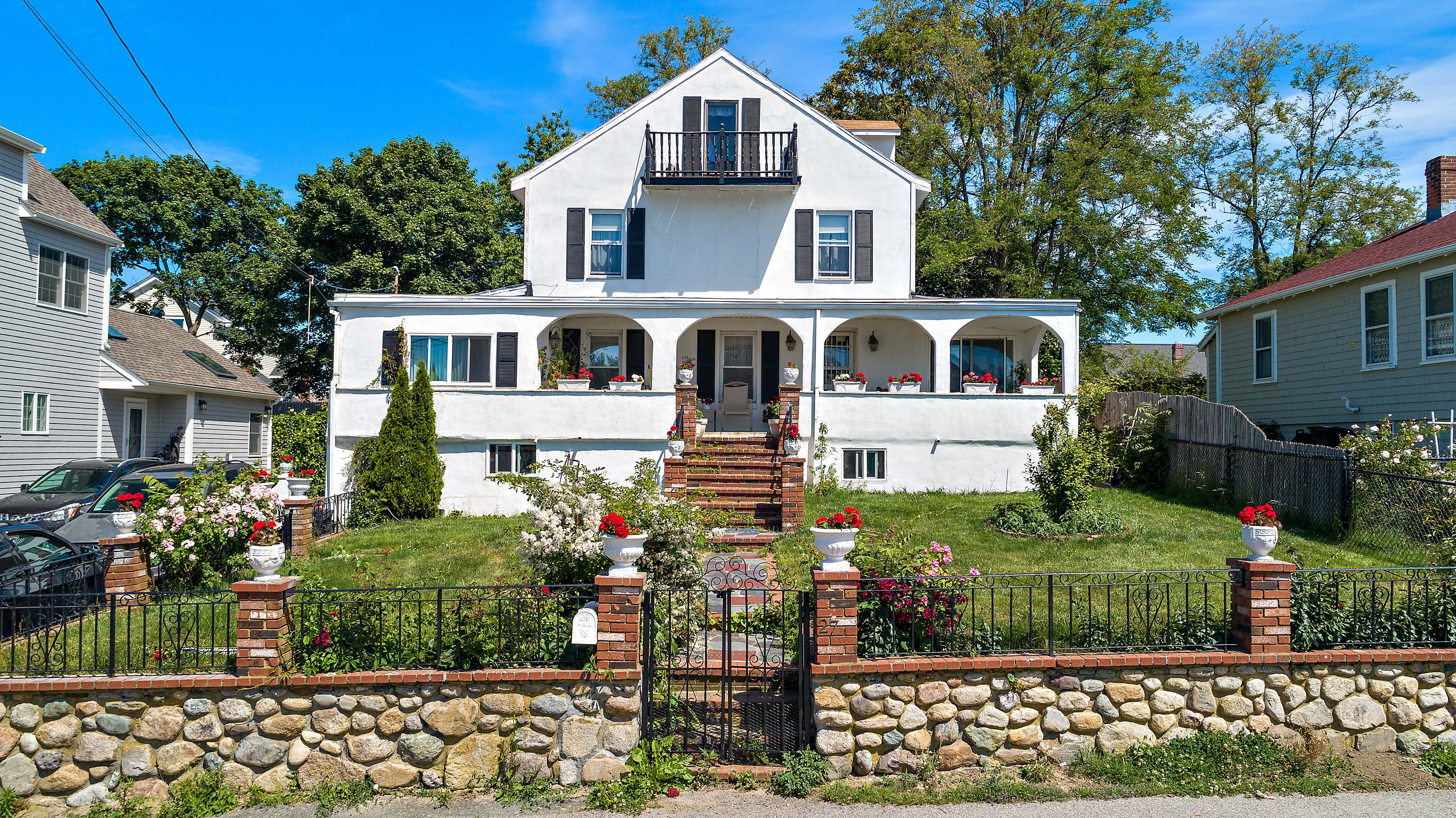 Hull, Massachusetts, 02045, United States, 4 Bedrooms Bedrooms, ,3 BathroomsBathrooms,Residential,For Sale,1870933