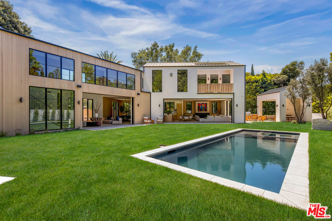 Los Angeles, California, 90049, United States, 5 Bedrooms Bedrooms, ,3 BathroomsBathrooms,Residential,For Sale,1949857