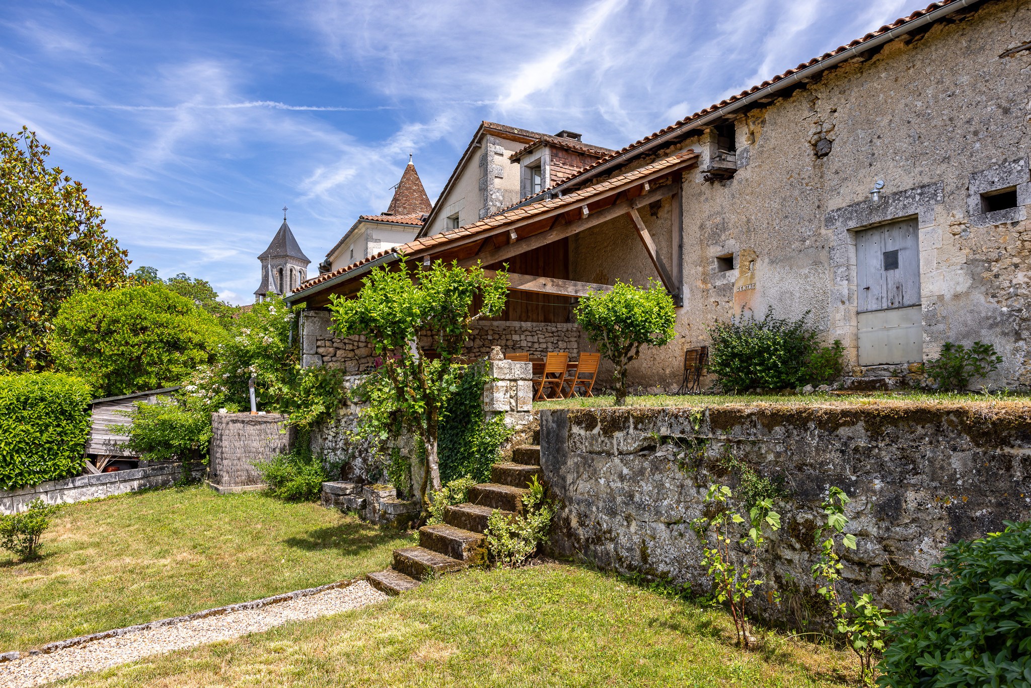 Between River and Enchanted Gardens: A Residence of Timeless Elegance - 物件實景
