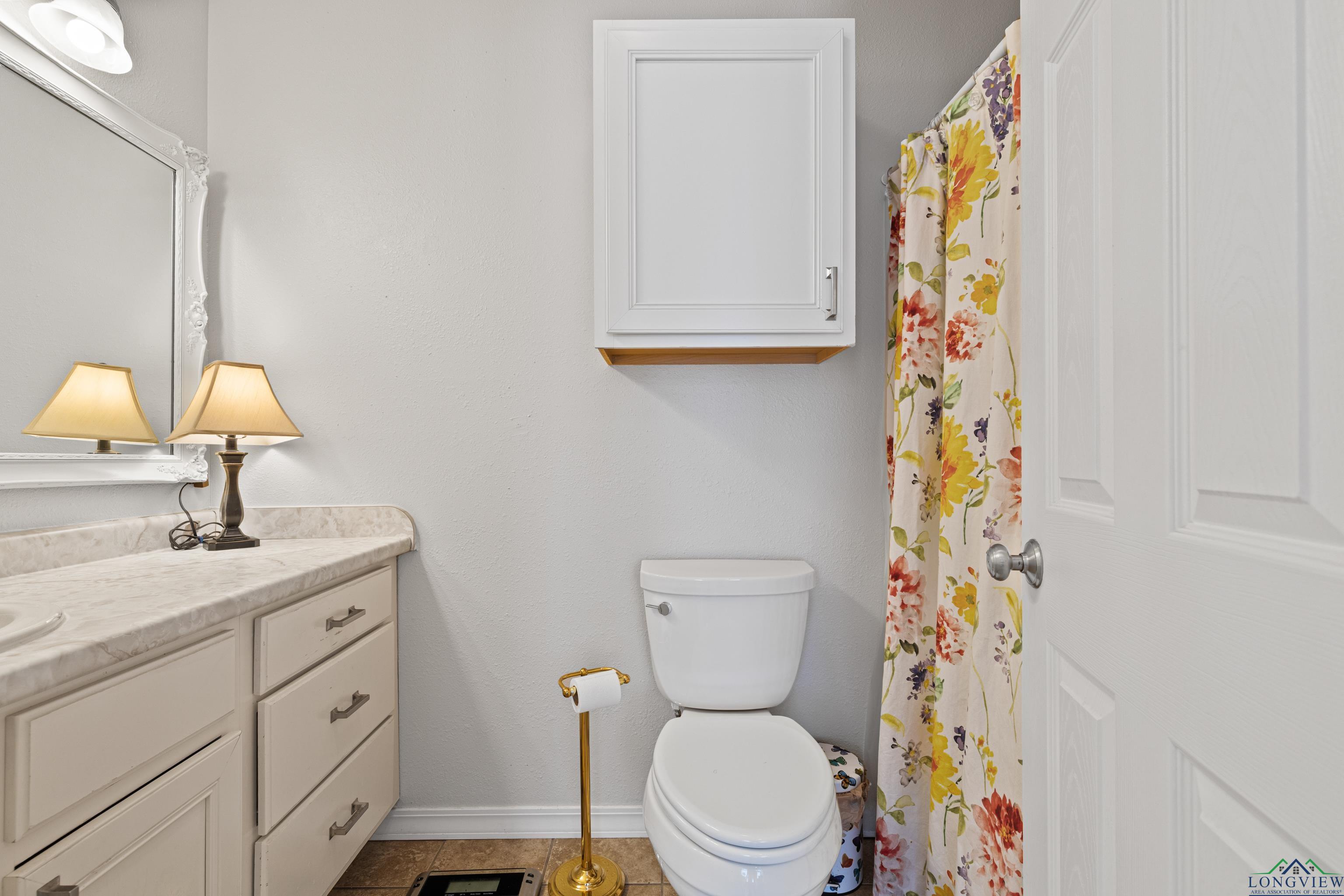 Kilgore, Texas, 75662, United States, 4 Bedrooms Bedrooms, ,3 BathroomsBathrooms,Residential,For Sale,1949860