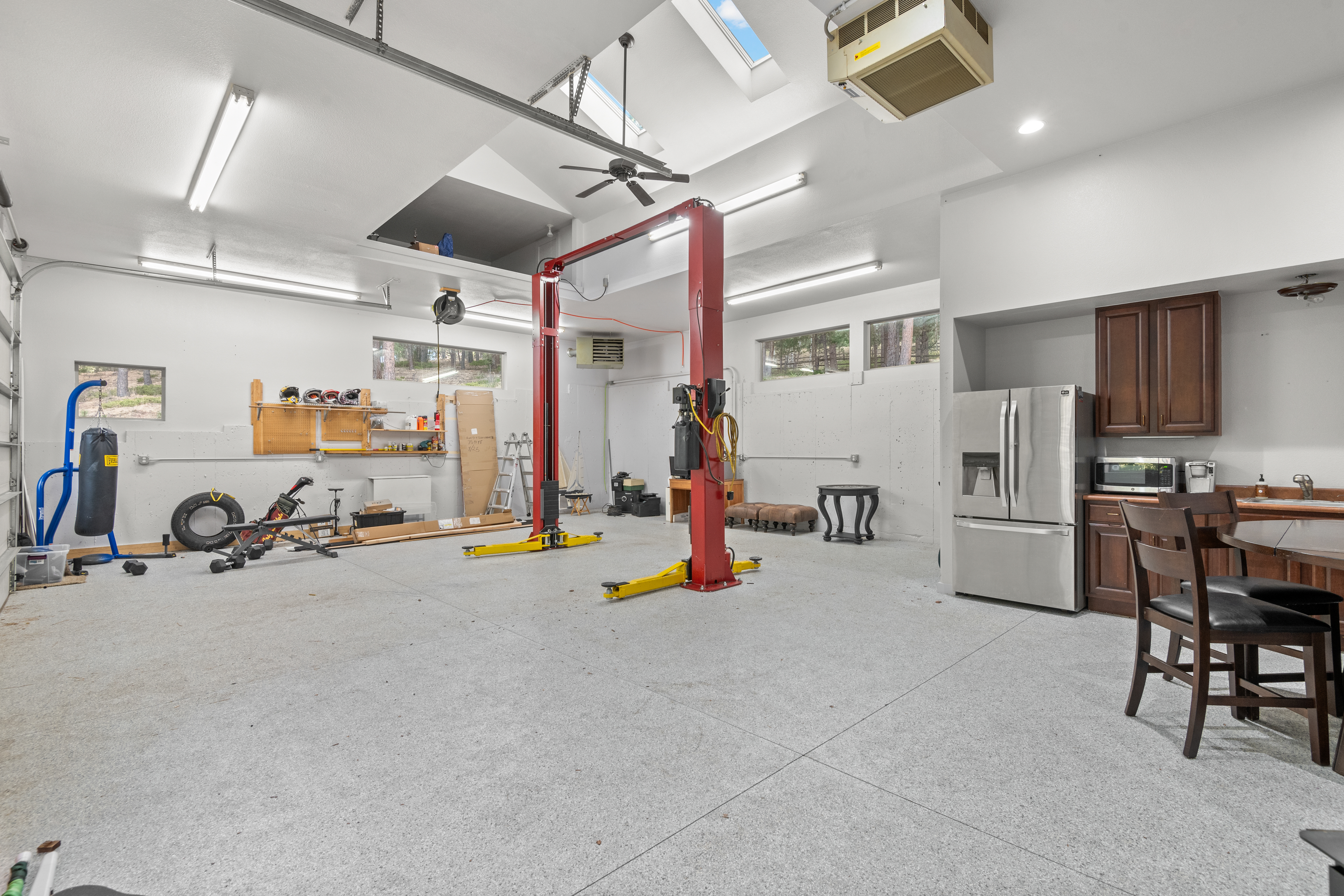  Discover the Pinnacle of Mountain Living at This Meticulously Reimagined Estate - 物件實景