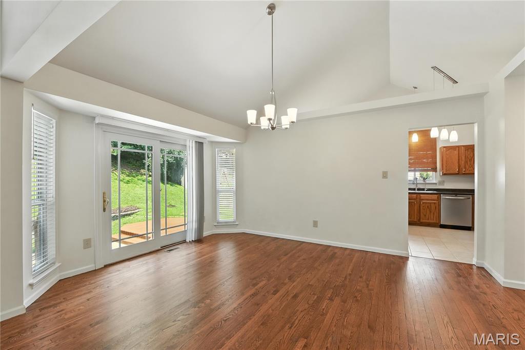 Maryland Heights, Missouri, 63043, United States, 3 Bedrooms Bedrooms, ,4 BathroomsBathrooms,Residential,For Sale,1892007
