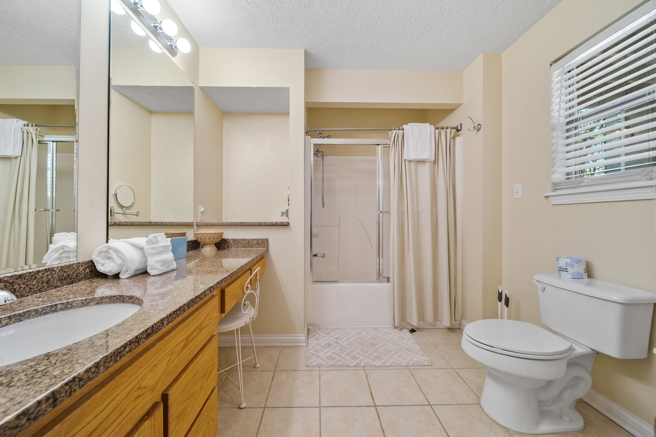 Sevierville, Tennessee, 37862, United States, 3 Bedrooms Bedrooms, ,3 BathroomsBathrooms,Residential,For Sale,1982821