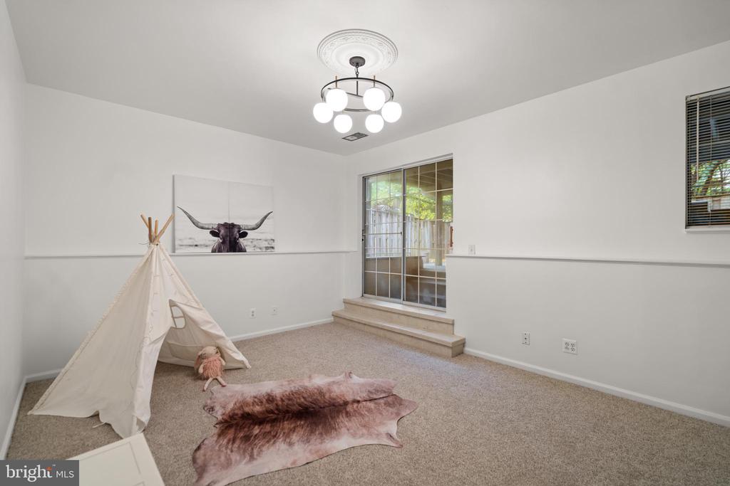 Sterling, Virginia, 20165, United States, 3 Bedrooms Bedrooms, ,4 BathroomsBathrooms,Residential,For Sale,1984617