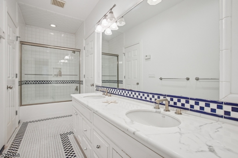 Millburn Twp., New Jersey, 07078, United States, 6 Bedrooms Bedrooms, ,7 BathroomsBathrooms,Residential,For Sale,1991831