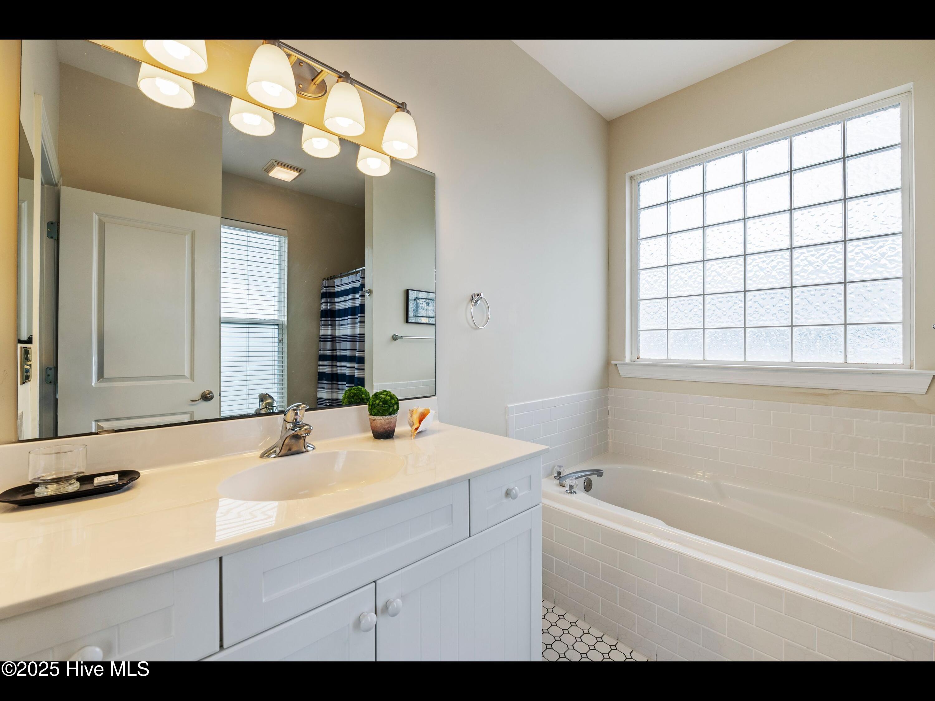 Carolina Beach, North Carolina, 28428, United States, 3 Bedrooms Bedrooms, ,3 BathroomsBathrooms,Residential,For Sale,1827738