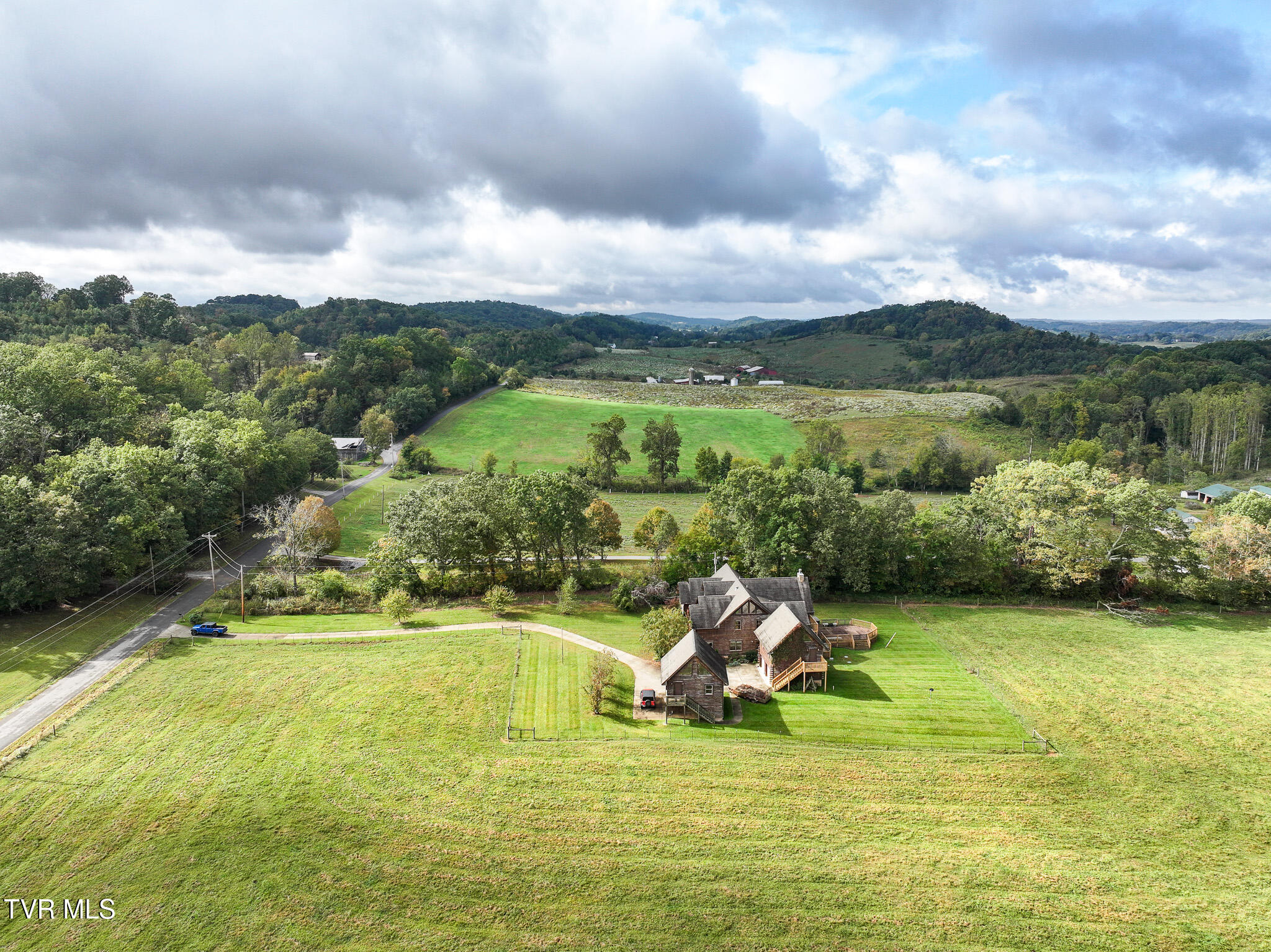 Greeneville, Tennessee, 37745, United States, 5 Bedrooms Bedrooms, ,4 BathroomsBathrooms,Residential,For Sale,1981962