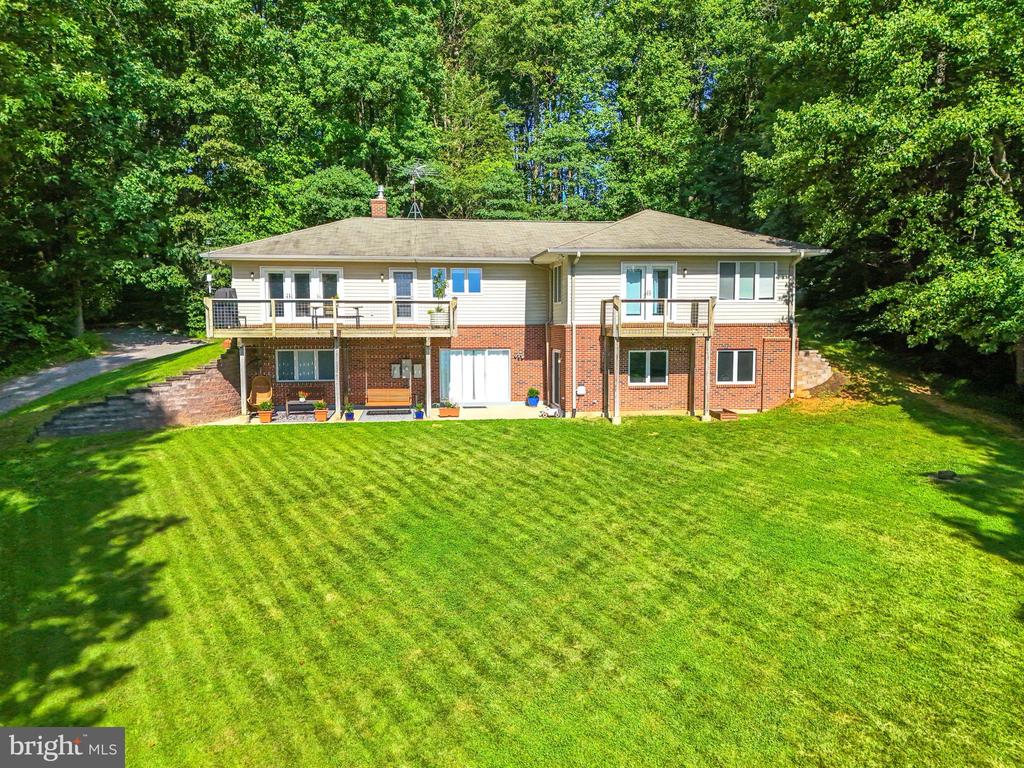 Chester Gap, Virginia, 22623, United States, 4 Bedrooms Bedrooms, ,4 BathroomsBathrooms,Residential,For Sale,1980820
