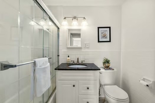 Watertown, Massachusetts, 02472, United States, 2 Bedrooms Bedrooms, ,1 BathroomBathrooms,Residential,For Sale,1951365