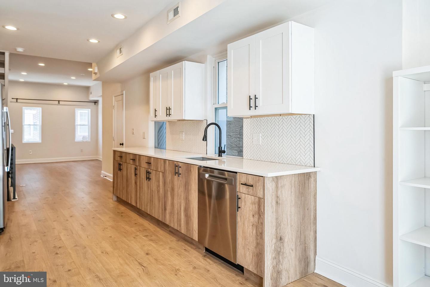 Philadelphia, Pennsylvania, 19130, United States, 4 Bedrooms Bedrooms, ,3 BathroomsBathrooms,Residential,For Sale,1949976