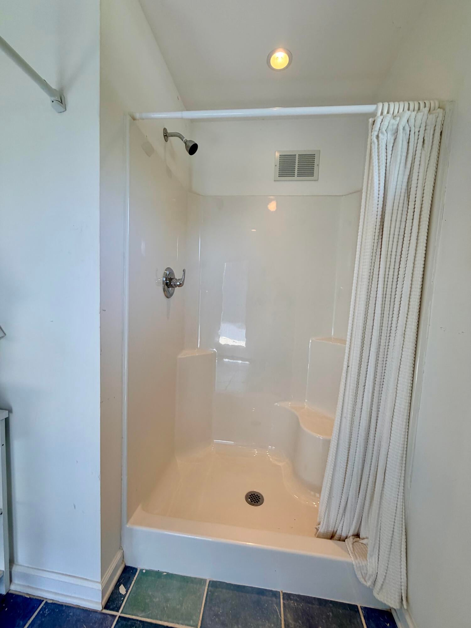 Richmond, Kentucky, 40475, United States, 3 Bedrooms Bedrooms, ,2 BathroomsBathrooms,Residential,For Sale,2047972