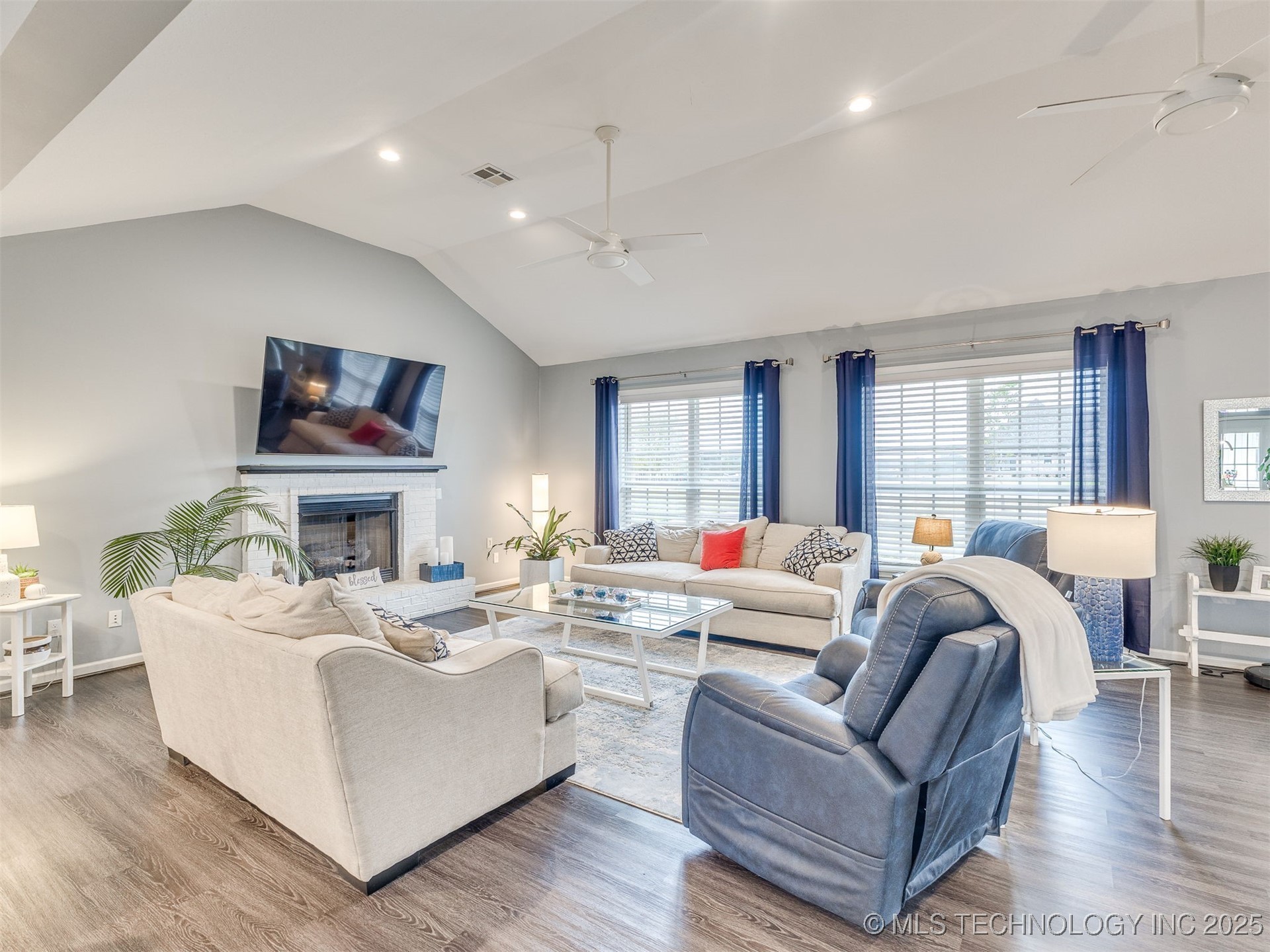 Mounds, Oklahoma, 74047, United States, 4 Bedrooms Bedrooms, ,4 BathroomsBathrooms,Residential,For Sale,1985246